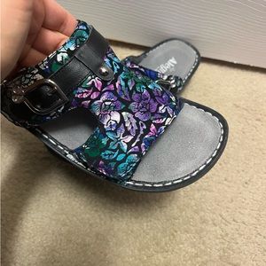 Alegria peg 146 sandal in flower print black, purple, blue, green size 11